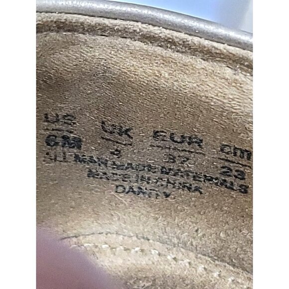 Naturalizer Gold Metallic Flats With Ornamental Toe Design - Womens Size 6 M - Picture 9 of 10